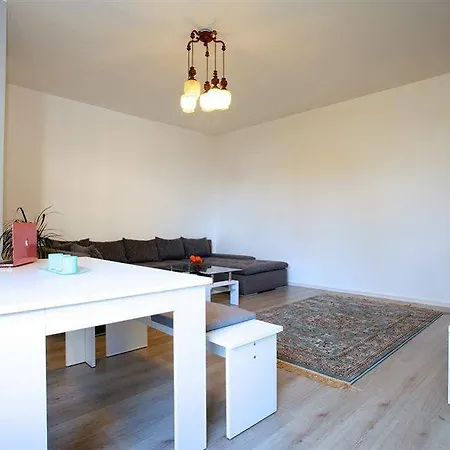 Homestay Private In Sarstedt - Agency